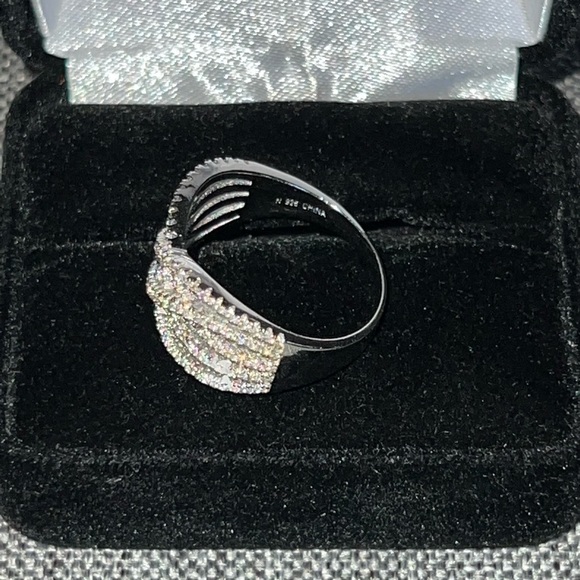 CZ twisted 925 Sterling Silver ring. 🤍 - Picture 3 of 3